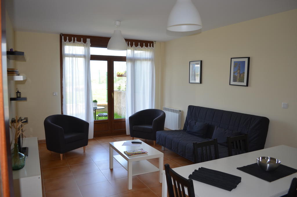 Los Nietos Briones Room photo