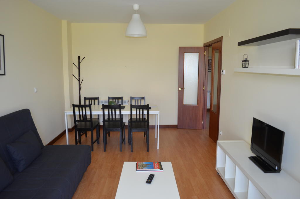 Los Nietos Briones Room photo